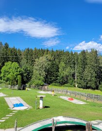 Chrizzlys Hütte_Minigolf_Oststeiermark | © Tourismusverband Oststeiermark | Sarah Schweiger | © Tourismusverband Oststeiermark