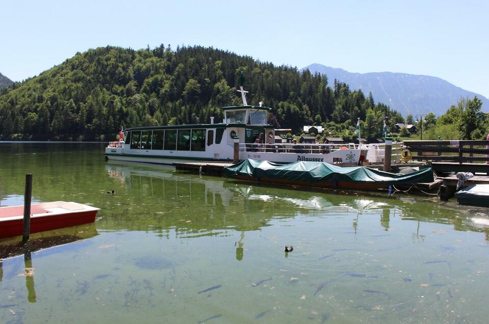 With the sun over the Altaussee Lake - Boat Trip Altaussee - Impression #1 | © Viola Lechner