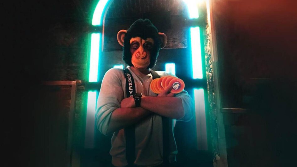 Monkeys - Im Schein des Neonbogens | © Monkeys