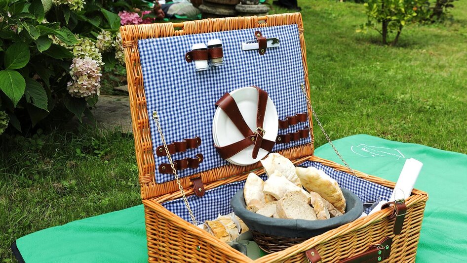 Picknick im Garten des Volkskundemuseums Graz | © UMJ-J. Kucek