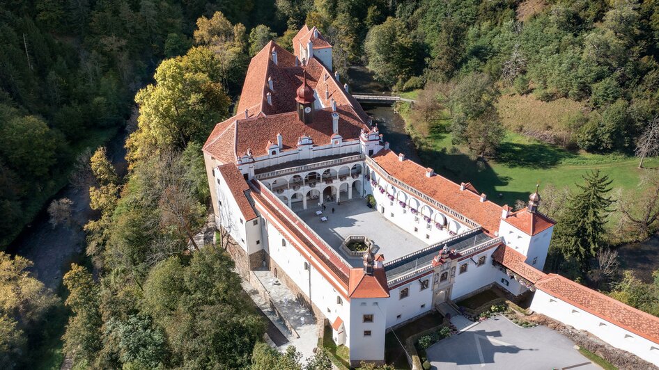 Gartenschloss_Luftansicht_Oststeiermark | © Gartenschloss Herberstein