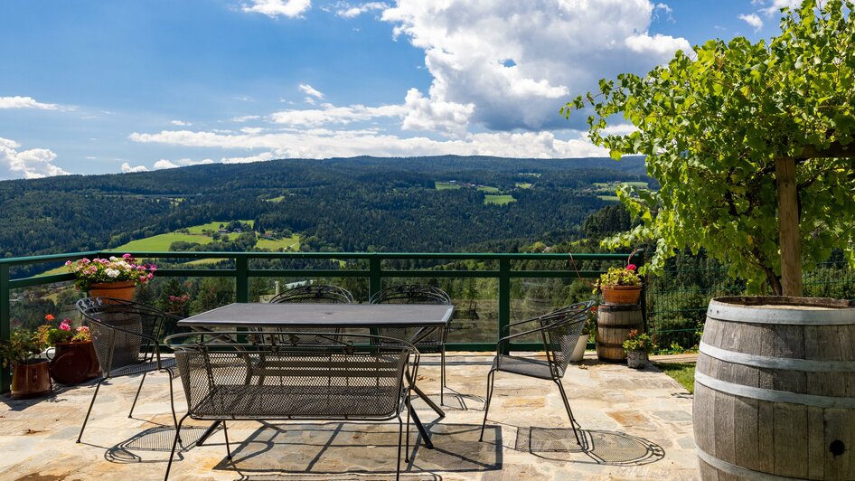 Herbstwein Terrasse | © TV Region Graz-Harry Schiffer