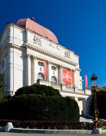 Opernhaus Außenansicht mit Lichtschwert | © Graz Tourismus - Harry Schiffer | © Graz Tourismus - Harry Schiffer