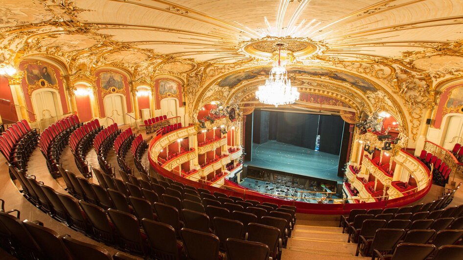 Opernhaus Zuschauerraum mit Blick auf die Bühne | © Graz Tourismus - Harry Schiffer