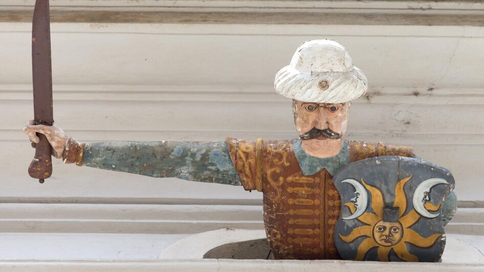 Holzfigur im Palais Saurau in Graz | © Graz Tourismus-Harry Schiffer