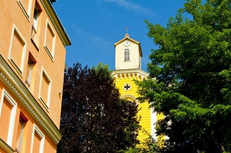 Blick von der Oberen Brunnenstraße zur Pfarrkirche | © TVB Thermen- & Vulkanland