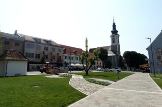 Hauptplatz mit Pfarrkirche | © TVB Thermen- Vulkanland