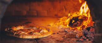 Pizza im Pizzaofen | © Adobe Stock_Pizzeria.jpeg