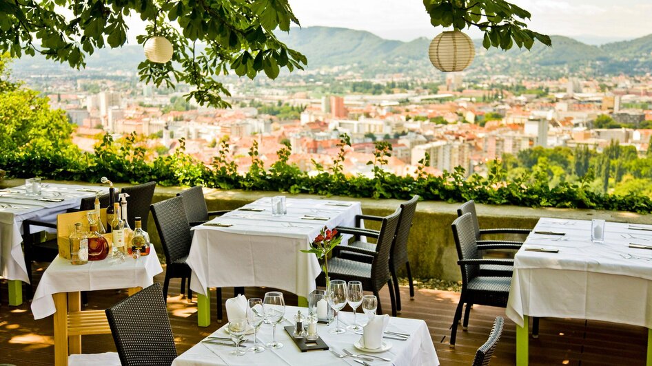 Restaurant Schlossberg - Biergarten | © Schlossberg Restaurant - Werner Krug