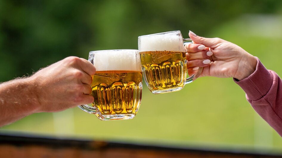 Alpen Arnika, Tauplitzalm, cheers  | Hotel Alpen Arnika | © Hotel Alpen Arnika Alpen Arnika, Tauplitzalm, Prost | © Hotel Alpen Arnika