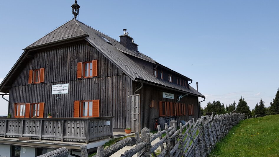 Schutzhütte Roseggerhaus_Oststeiermark | © Gernot Schafferhofer
