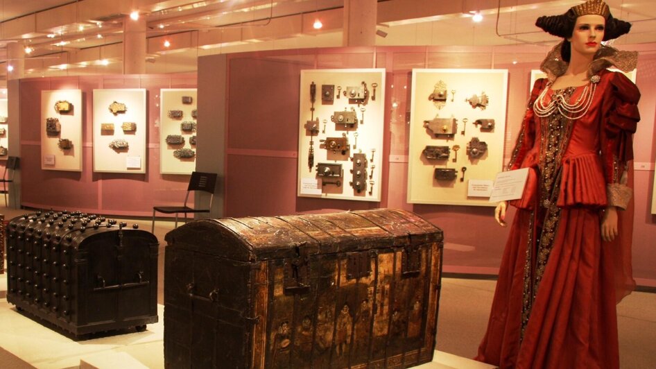 Historische Truhen & Schlösser in der Schell Colle | © Schell Collection