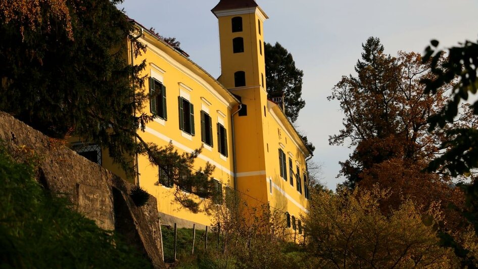 Schloss Arnfels Vorderansicht aus der Nähe | © Schloss Arnfels Fam. Macher