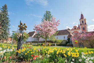 Schlosspark Pöllau_Blick auf Kirche_Oststeiermark | © Helmut Schweighofer