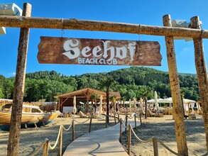 Seehof Beachclub_Entrance_Eastern Styria | © Christine Schwetz