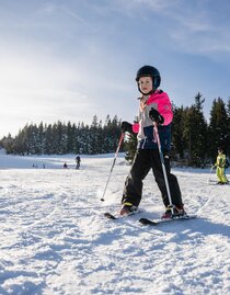 Skiverleih_Kinder beim Skifahren_Oststeiermark | © Tourismusverband Oststeiermark | Klaus Ranger | © Tourismusverband Oststeiermark
