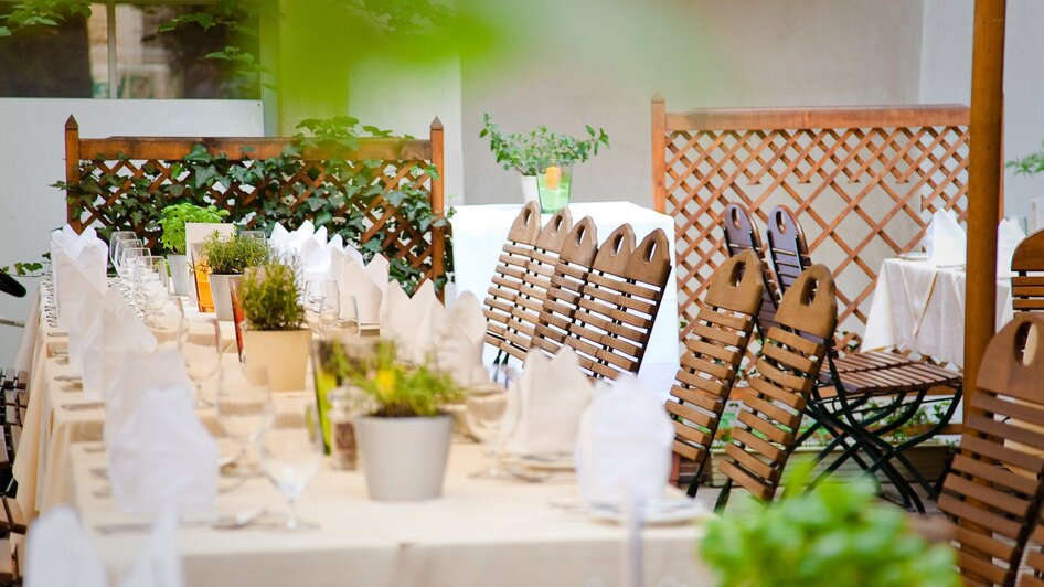 Stainzerbauer - Festive outdoor dining | © Stainzerbauer Stainzerbauer - Festlich gedeckter Gastgarten | © Stainzerbauer