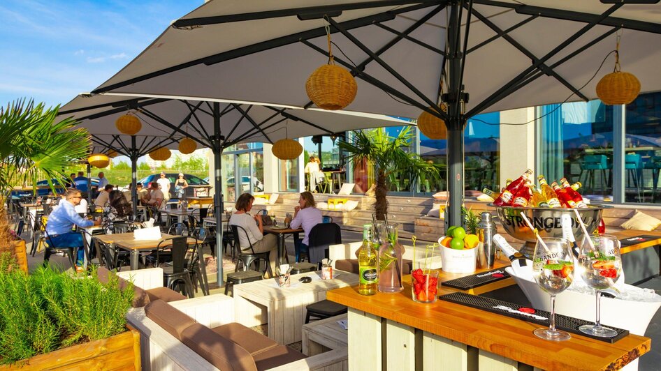 Streets - Sonnige Terrasse | © Streets