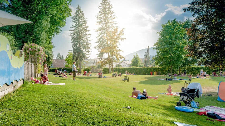 Stukitzbad Liegewiese | © Holding Graz - Joel Kernasenko