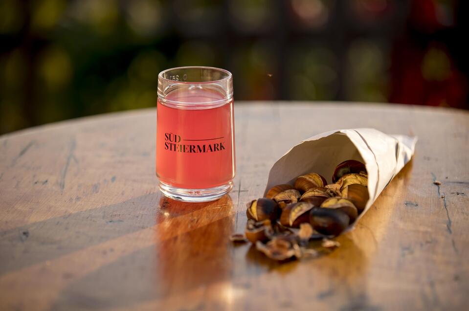 Sturm und Kastanienstand: Wein- & Genusswelt Garber - Impression #1 | © Tom Lamm