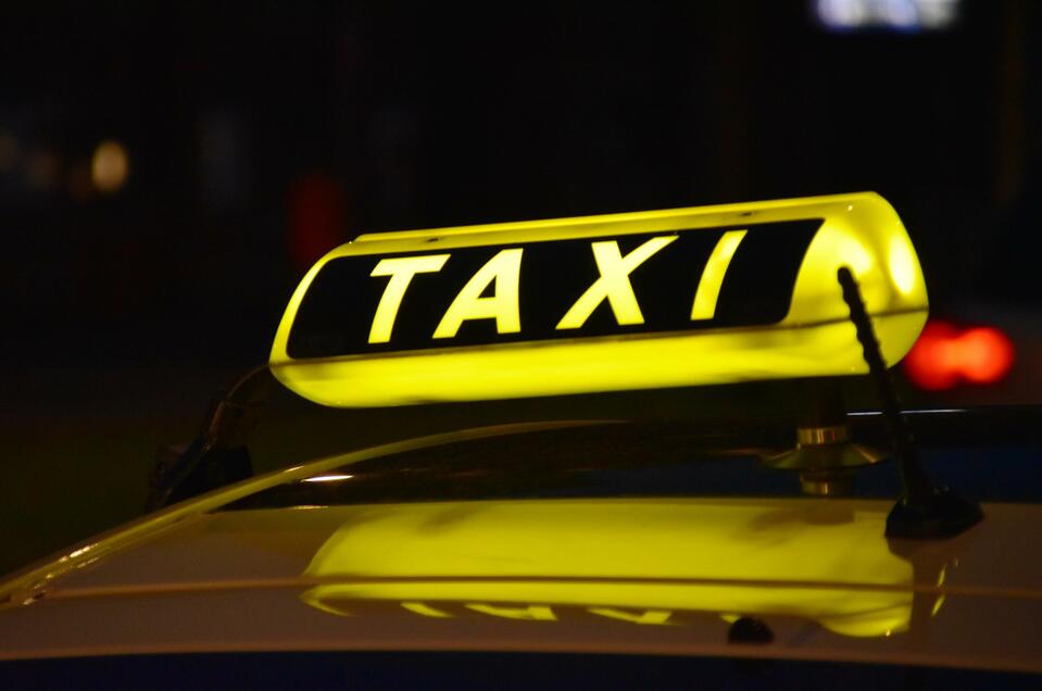 Taxi & Mietwagen - Klöckl Aloisia - Impression #1 | © waldemar-KYbYIWdJRhO-unsplash