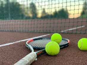 Tennis in Ratten_tennisracket_Eastern Styria | © Tourismusverband Oststeiermark