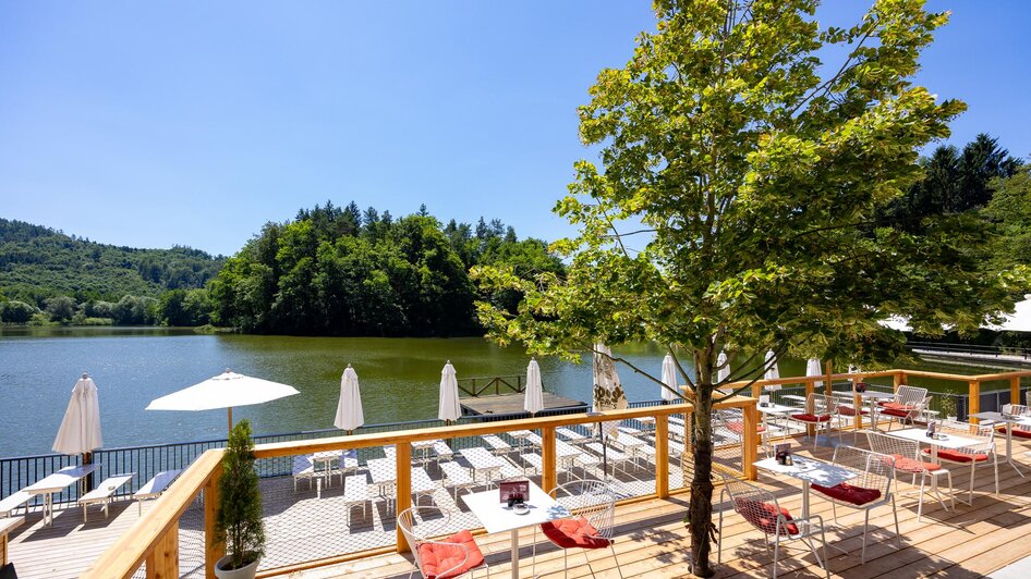 Thaler See Garten Terrasse Seeblick | © Region Graz, Harry Schiffer