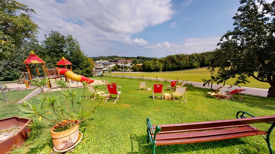 Blick auf Therme Bad Loipersdorf | © Josef Kropf | Selina Hagenauer