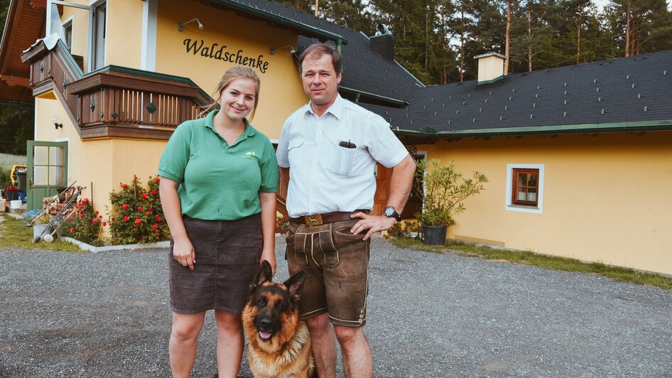 Gastgeber mit Hund | © Lederer