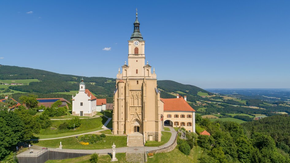 Wallfahrtskirche Pöllauberg_Luftaufn_Oststeiermark | © Tourismusverband Oststeiermark/Helmut Schweighofer