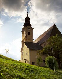 Kirche St. Erhard_Außenansicht_Bergmann | © Tourismusverband Oststeiermark | Bergmann | © Tourismusverband Oststeiermark