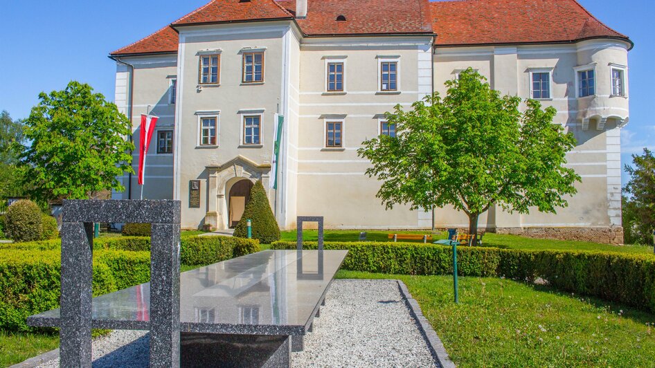 Wasserschloss Burgau - Tisch | © Sandra Brünner