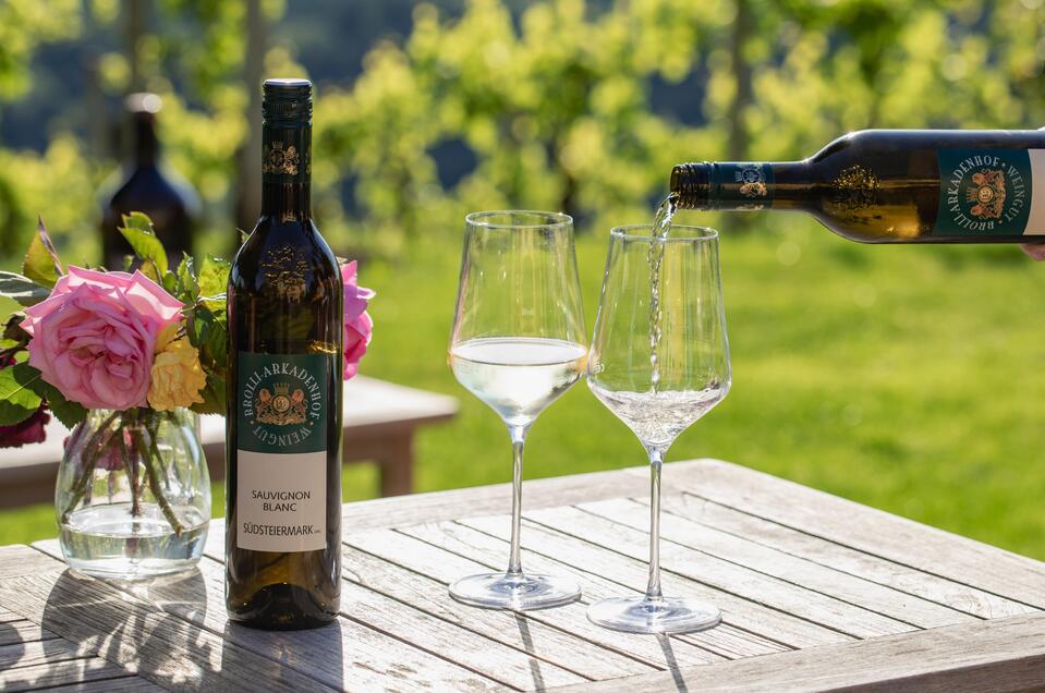 Weingut Brolli - Arkadenhof - Impression #1 | © Thomas Windisch