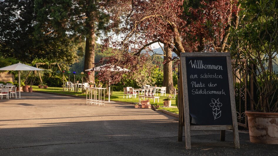 Weingut Brolli - Arkadenhof - Impression #2.4