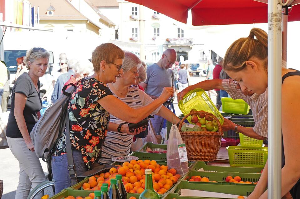 Wochenmarkt am Hauptplatz - Impression #1