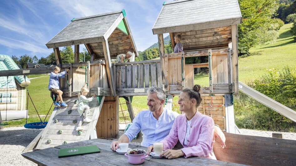 Terrasse mit Spielplatz Zloam Wirt Narzissendorf Z | © www.zloam.at