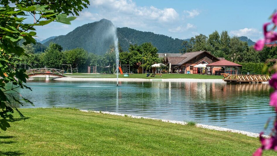 Blick auf den Badesee Landl | © Christian Scheucher