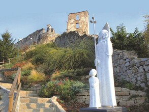 1_Burgruine Obervoitsberg_Mit Josefstatue | © Robert Cescutti