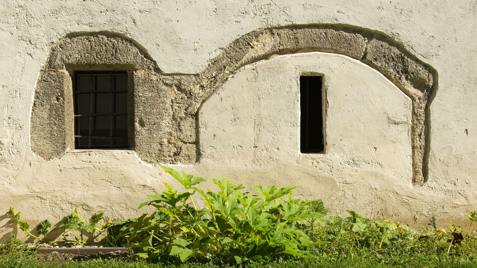 Sichtbare historische Elemente beim Tabor Feldbach | © Schlösserstraße, Franz Suppan