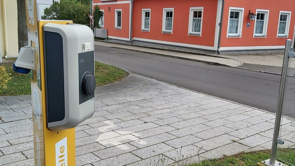 E-Bike Ladestation Bürgerservice Gossendorf/ Feld | © Tourismusverband Feldbach