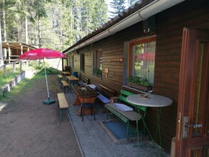 Gastgarten im Wald | © Gasthaus Fuchsbau