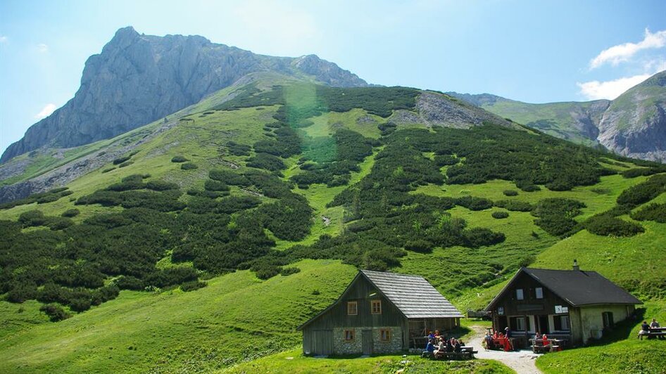 Grasserhütte mit Fölzstein