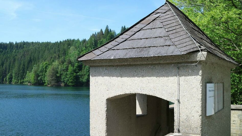 Hierzmann Stausee_auf der Staumauer | © Clemens Stockner