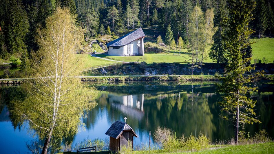 Hubertussee mit Bruder Klaus Kirche | © TV Hochsteiermark | Fred Lindmoser