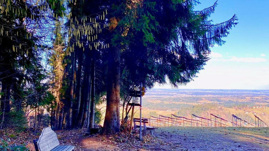 Wandern mit Ausblick bei der Kraxnerkapelle | © Schilcherland Steiermark