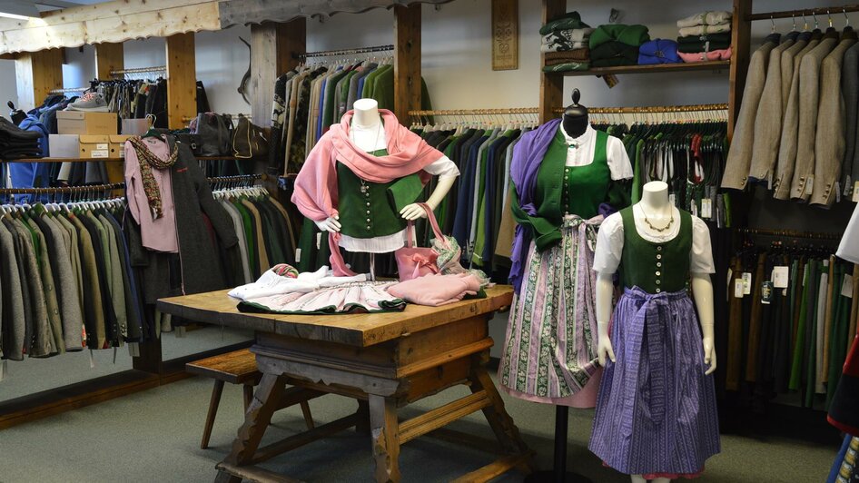 Sortiment Damen bei Trachten Pachatz | © Trachten Pachatz Sortiment Damen bei Trachten Pachatz | © Trachten Pachatz