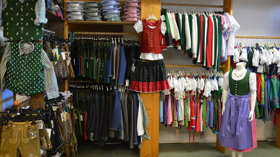 Sortiment Kinder bei Trachten Pachatz | © Trachten Pachatz Sortiment Kinder bei Trachten Pachatz | © Trachten Pachatz