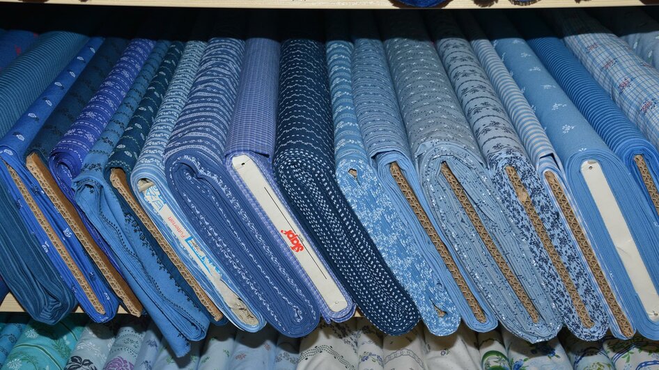 Trachtenstoffe blau bei Trachten Pachatz | © Trachten Pachatz Trachtenstoffe blau bei Trachten Pachatz | © Trachten Pachatz