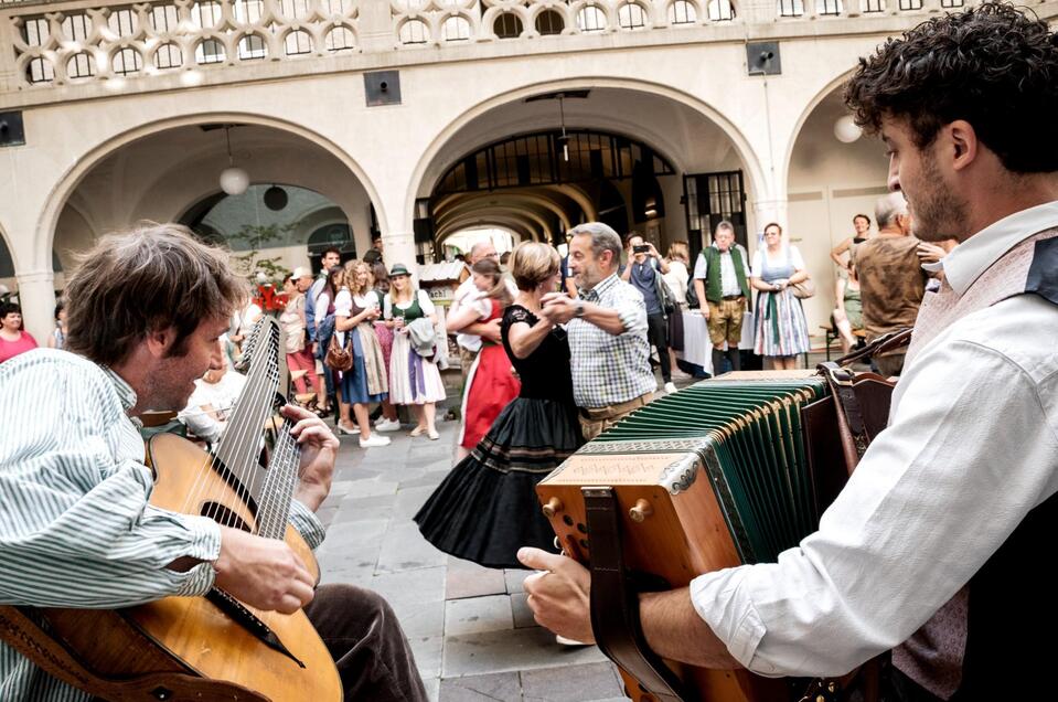 Volksmusik und Tanz beim Aufsteirern in Graz | © Ivents Kulturagentur-Ulrike Rauch