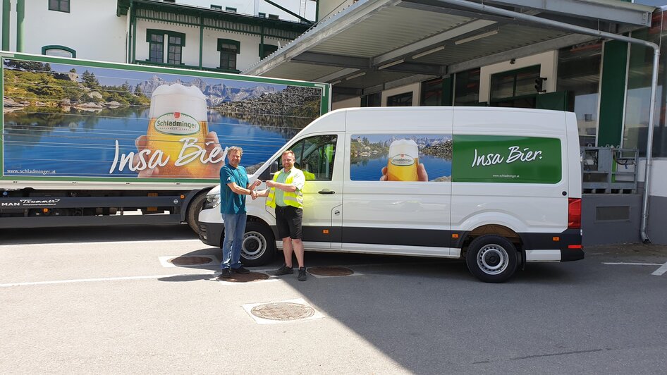 Fahrzeugübergabe Brauerei Schladming | © KFZ Schlager